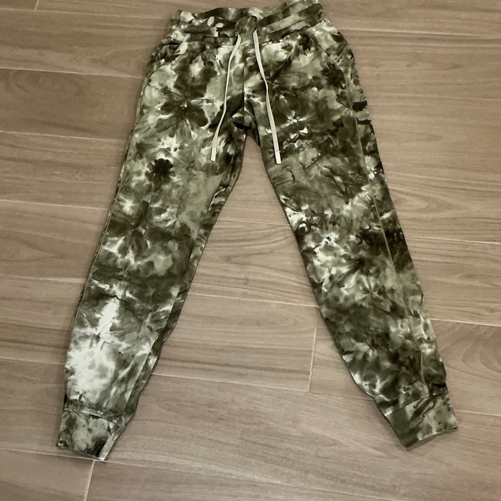 lululemon athletica Green Tie-Dye Leggings - Picture 13 of 16